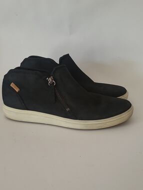 ECCO Soft 7 Women's Black Nubuck Zip Bootie